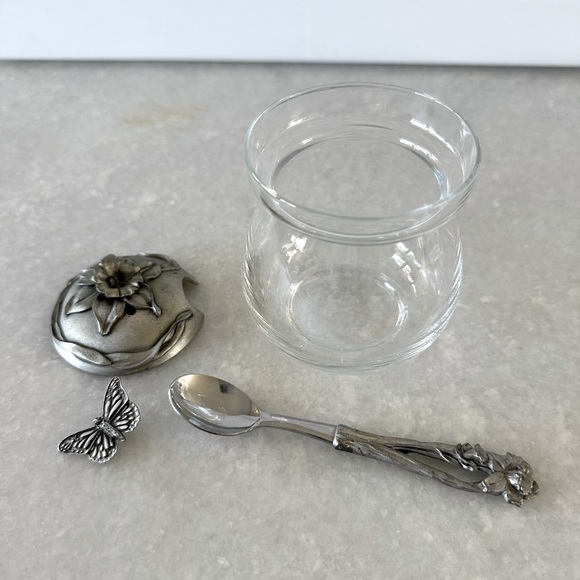 Seagull Pewter and Glass Daffodil and Butterfly Serving Jar with Spoon - Picture 3 of 4